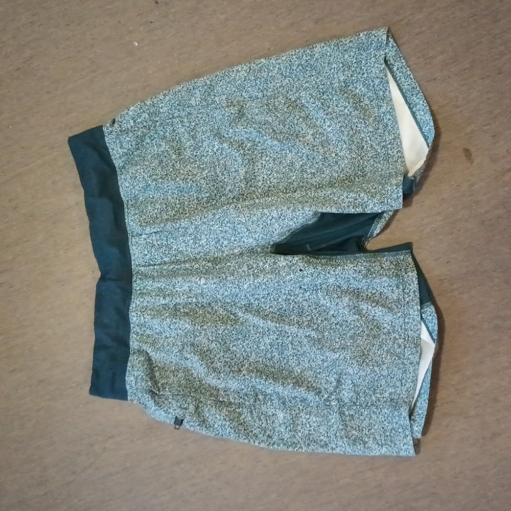 Lululemon Athletics green shorts size medium